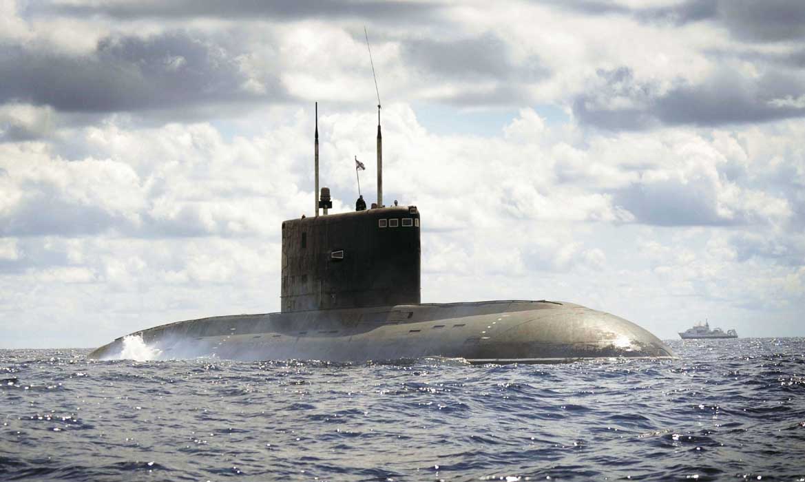 Pictured: Russian Kilo Class submarine Alrosa, off the coast of Spain. POA(Phot) Des Wade/Royal Navy.